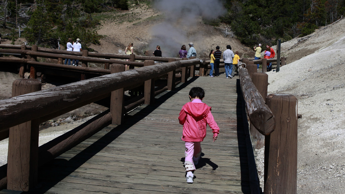 Un niño de 3 años cae en aguas termales en el Parque Nacional de Yellowstone 