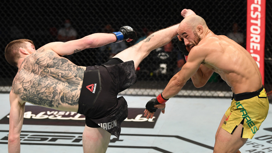 VIDEO: Un luchador de la UFC consigue un nocaut técnico, tras propinarle a su rival una patada de gancho con giro a lo Chuck Norris