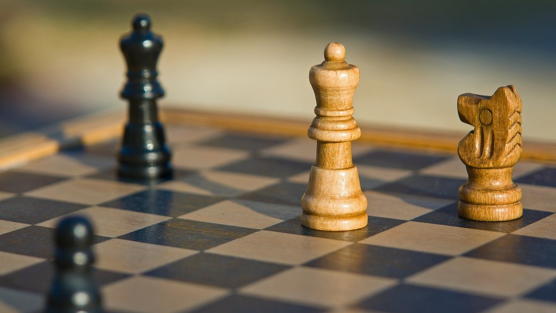 Un ajedrecista despojado de su título de gran maestro por hacer trampa cambia de identidad y juega en un torneo violando su sanción