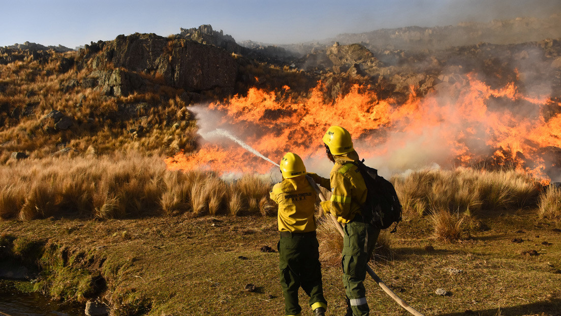 "Ningún bombero voluntario se va a morir solo": el combate a los incendios de Argentina desde adentro