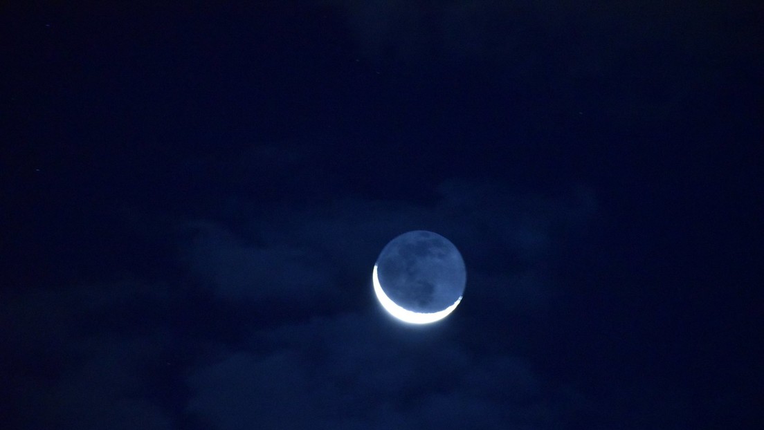 FOTOS: Captan imágenes de la Luna "invertida" perfectamente alineada sobre Venus