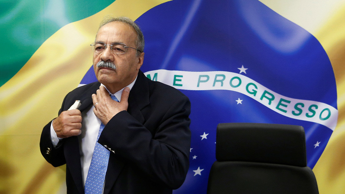 Un senador próximo a Bolsonaro esconde dinero en sus calzoncillos durante un allanamiento en su domicilio