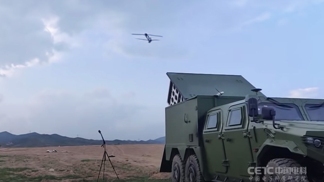 VIDEO: China muestra su sistema de lanzamiento de un enjambre de drones suicidas