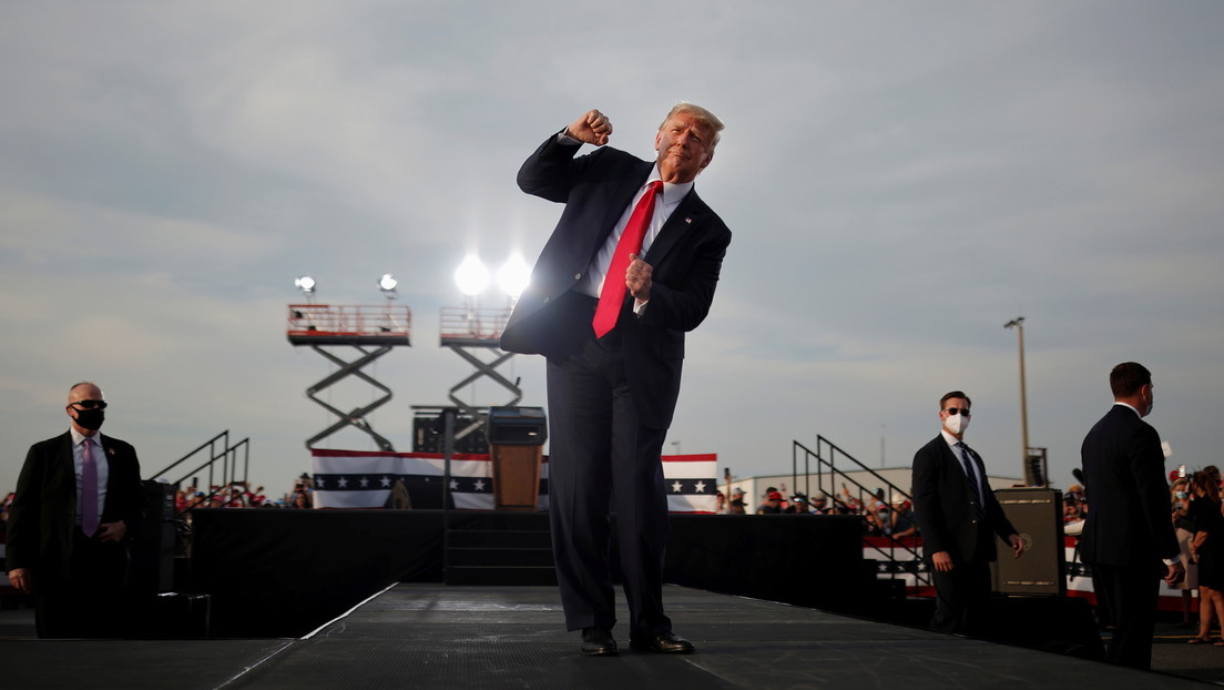 VIDEO: Trump vuelve a bailar al ritmo de 'YMCA' durante un mitin en Florida