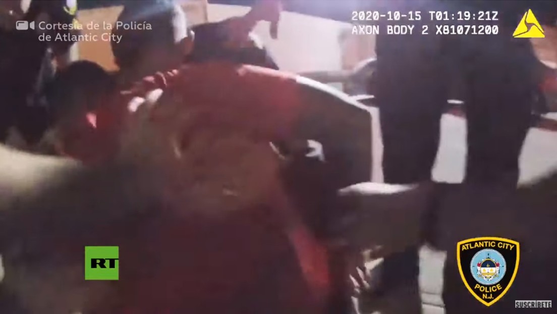 Un policía evita que un hombre se suicide y tras rescatarlo le dice que lo ama (VIDEO)