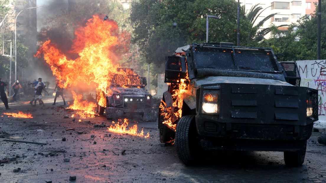 Un muerto y 580 detenidos en las protestas por el aniversario del estallido social en Chile, según Carabineros