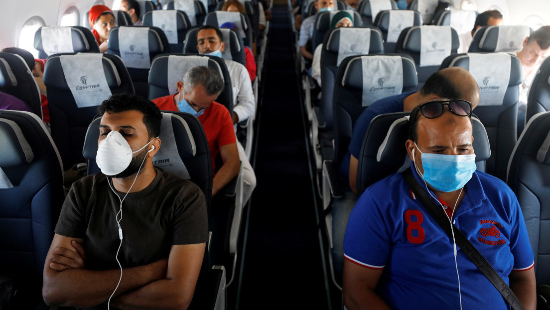 Un experto critica el optimismo sobre la seguridad de viajar en avión durante la pandemia afirmando que se basa en "malas matemáticas"