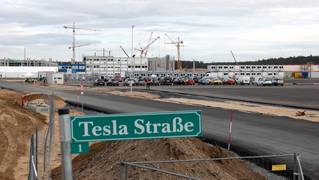 Cortan el agua en una planta Tesla en Alemania por impago de facturas