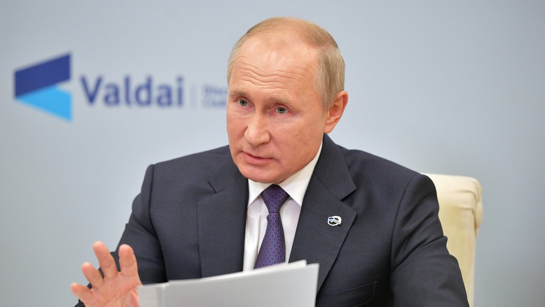 Putin sobre quienes hablan del debilitamiento de Rusia: "Solo nos preocupa no resfriarnos en sus funerales"