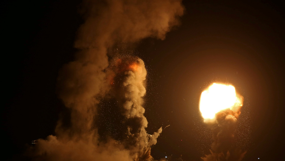 La Fuerza Aérea de Israel ataca objetivos militares de Hamás en la Franja de Gaza, en respuesta al lanzamiento de 2 misiles hacia su territorio