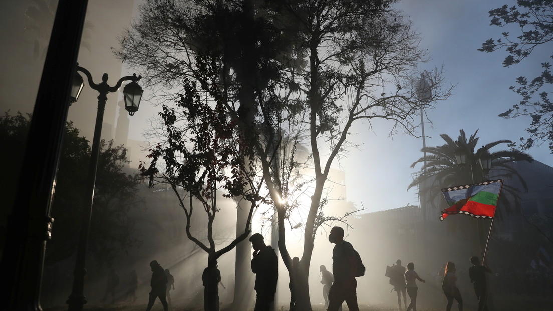 VIDEOS: Carabineros de Chile dispersan a manifestantes con camiones hidrantes, en el último viernes de protestas antes del plebiscito constitucional