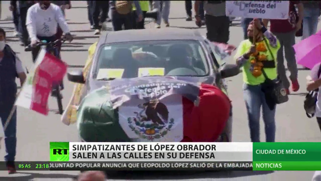 Simpatizantes de López Obrador marchan para demostrarle su apoyo