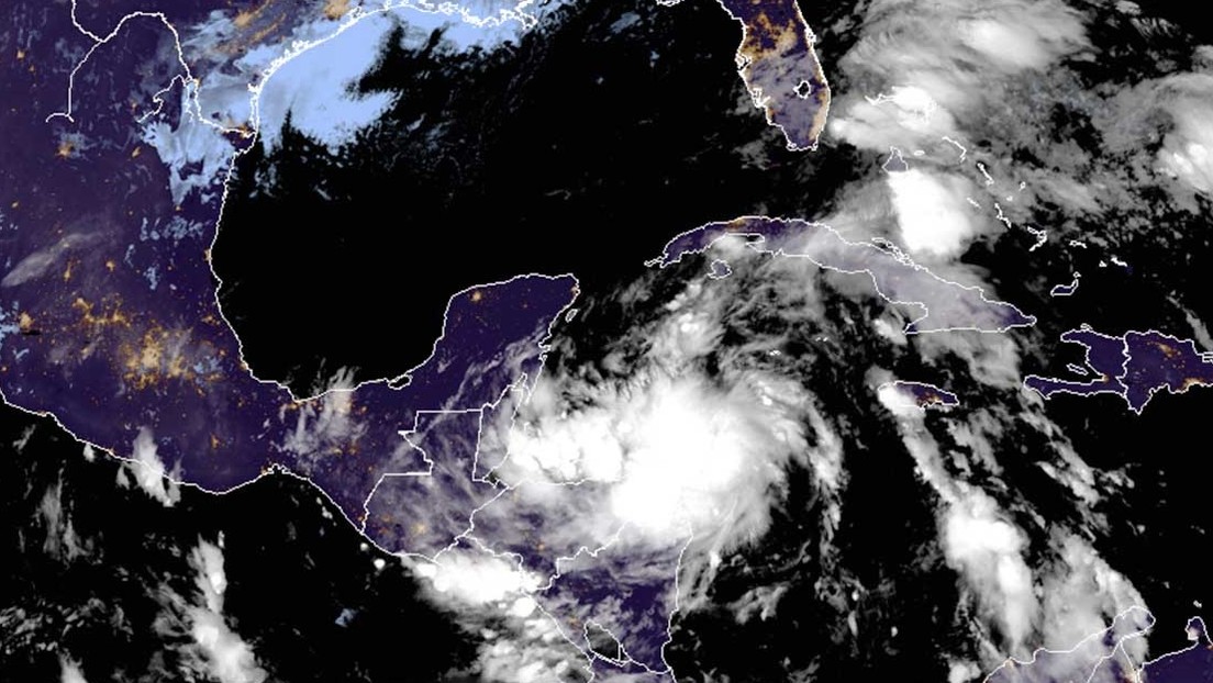 La tormenta tropical Zeta podría impactar las costas del sureste mexicano como huracán de categoría uno en los próximos días