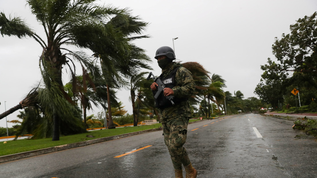Los estados mexicanos de Quintana Roo y Yucatán emiten alertas a la espera de la llegada del huracán Zeta
