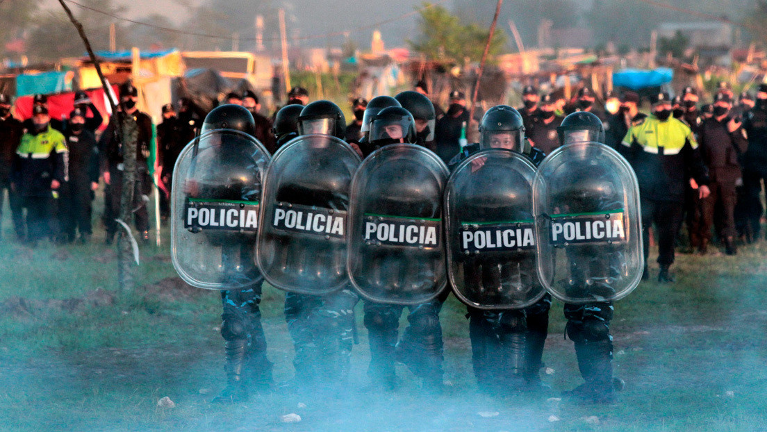 Balas de goma, gases lacrimógenos y más de 4.000 policías: el violento desalojo de familias de un terreno que provocó un debate en Argentina