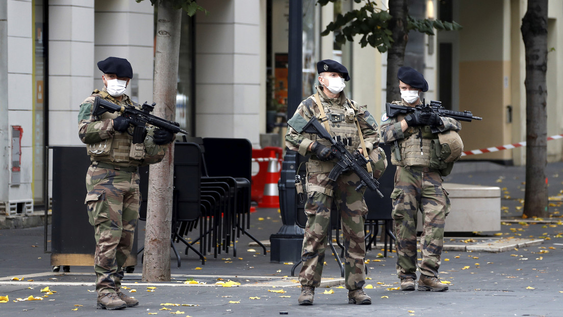 Macron anuncia el aumento de los militares involucrados en operaciones antiterroristas en Francia