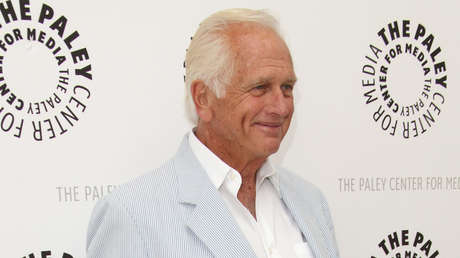 La estrella de 'Tarzán' acusa a la Policía por la muerte de su esposa y su hijo, que minutos antes la apuñaló