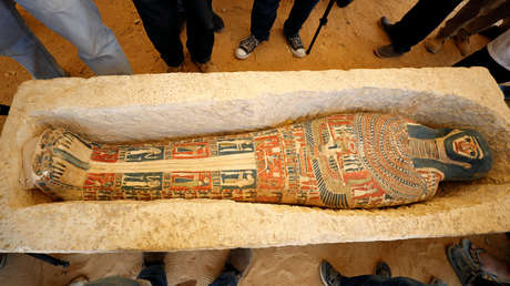 FOTO: Encuentran una estatua de bronce con incrustaciones de piedras preciosas del dios Nefertum en Egipto