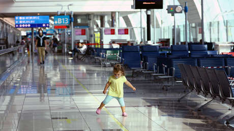 Echan de un avión a un niño de 3 años con autismo por no llevar la mascarilla
