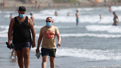 Un médico se exime a sí mismo de llevar mascarilla en España y la Policía lo denuncia al Colegio de Médicos