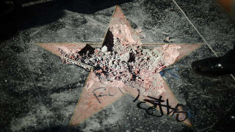 Un 'Hulk' destruye la estrella de Trump en el Paseo de la Fama de Hollywood (VIDEO)