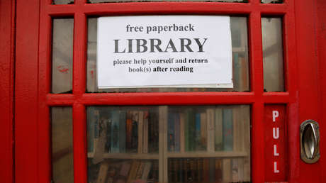 FOTO: Devuelve a una biblioteca dos libros que tomó prestados hace casi medio siglo