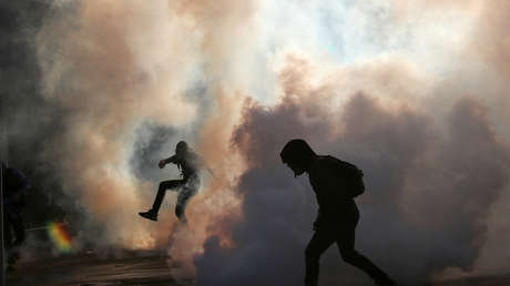El caso del carabinero que lanzó a un joven por un puente reabre el debate sobre la violencia policial en Chile