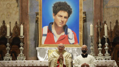 La Iglesia católica beatifica a Carlo Acutis, el joven italiano cuyo cuerpo permanece casi intacto desde su muerte en 2006