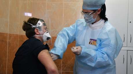 Rusia permite comenzar a probar la vacuna Sputnik V en voluntarios de más de 60 años