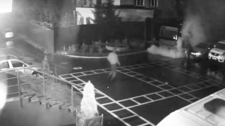 VIDEO: Arrojan cócteles molotov a una comisaría en la capital de Bielorrusia