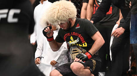 VIDEO: Khabib no puede contener las lágrimas tras vencer a Gaethje en su última pelea en la UFC