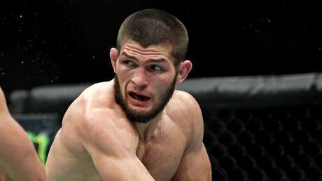 VIDEO: El brutal 'triángulo' de Nurmagomédov con el que acabó con Gaethje en su épico combate por el título de peso ligero de la UFC