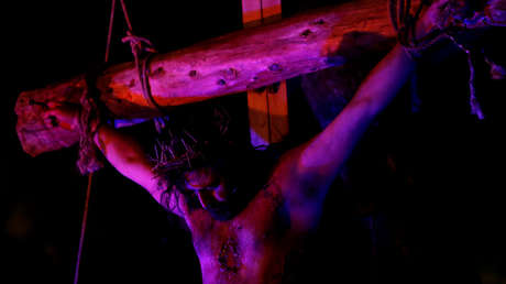 Encuentran fragmentos de huesos y madera en unos clavos de hace 2.000 años y especulan con que sean con los que crucificaron a Jesucristo