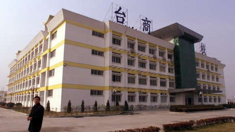 VIDEO: Una antigua escuela alza sus 7.600 toneladas y 'camina' decenas de metros para evitar su demolición