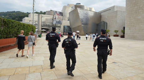 Un español busca la forma de satisfacer sus necesidades sexuales durante la pandemia y el consejo de la Policía de Bilbao sorprende a todos