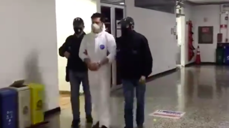 Un juez dicta prisión contra el hombre que agredió con un hacha a su pareja en Colombia