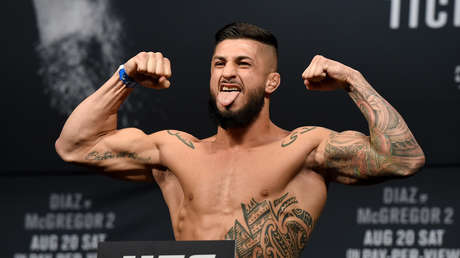 VIDEO: Luchador de MMA noquea a su rival con un potente rodillazo volador directo a la cabeza