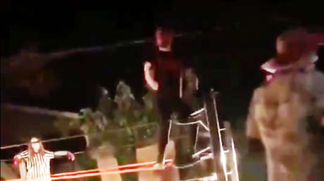 Un luchador se rompe las piernas al intentar hacer una acrobacia y ahora podría perder una extremidad (FUERTE VIDEO)