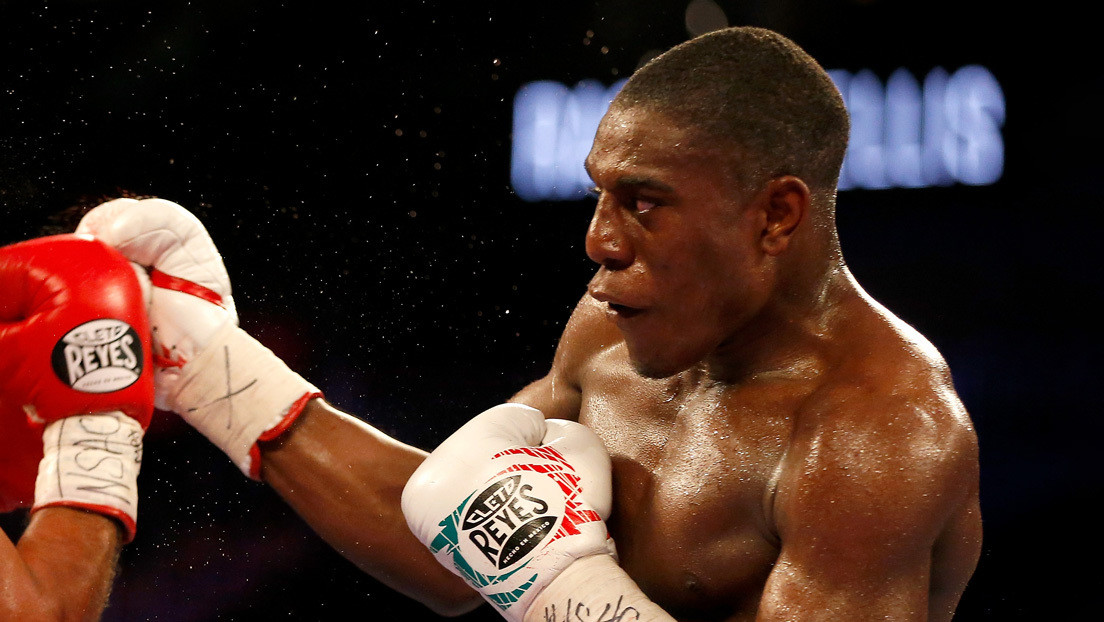 'No puedes verme': un boxeador trolea a su rival con un clásico gesto de una estrella de la WWE