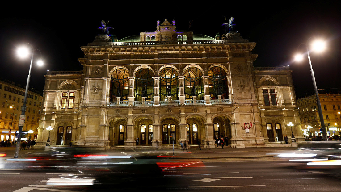 VIDEO: Orquesta sigue actuando en la Ópera de Viena para tranquilizar al público durante el múltiple ataque terrorista