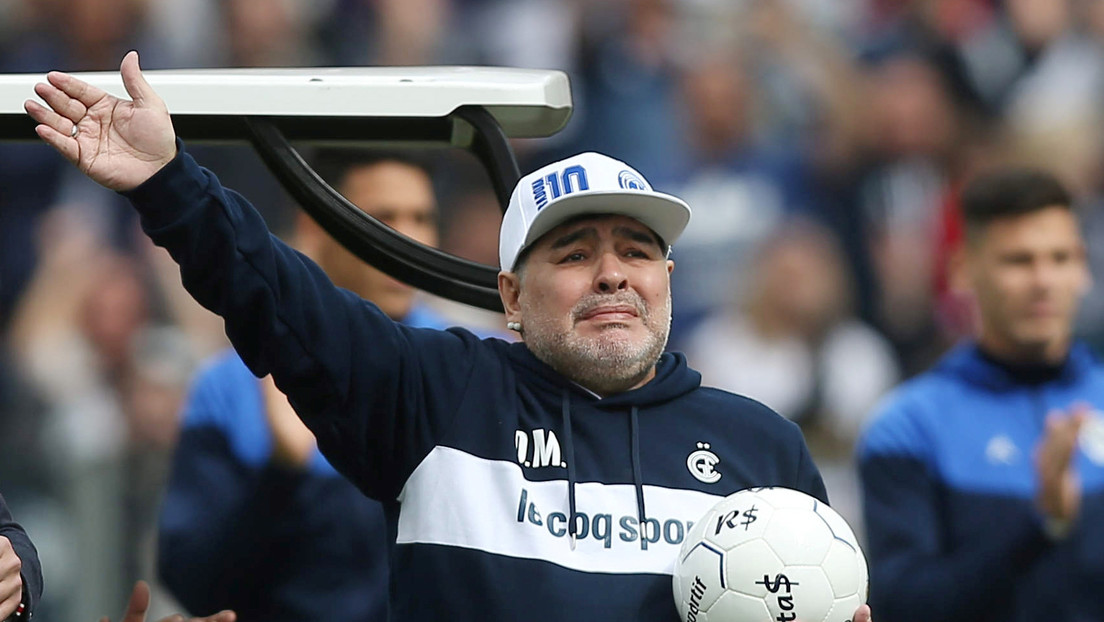 El médico de Maradona afirma que su recuperación "cursa de modo favorable" y "sin complicaciones"