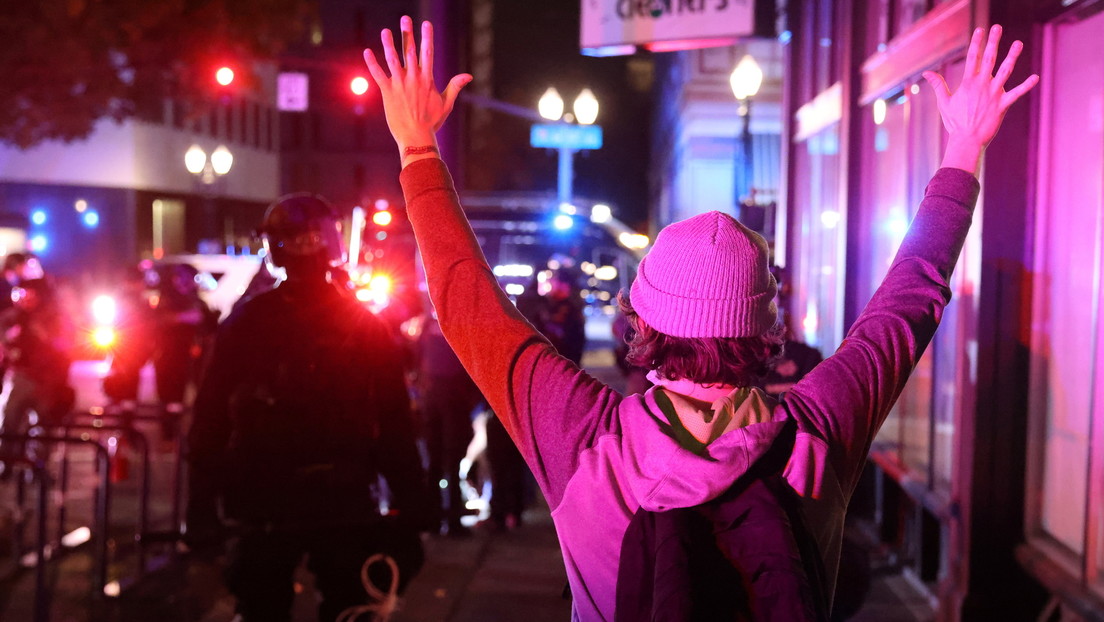VIDEO: Activan la Guardia Nacional en Portland en medio de "violencia generalizada" durante las protestas por el recuento de votos