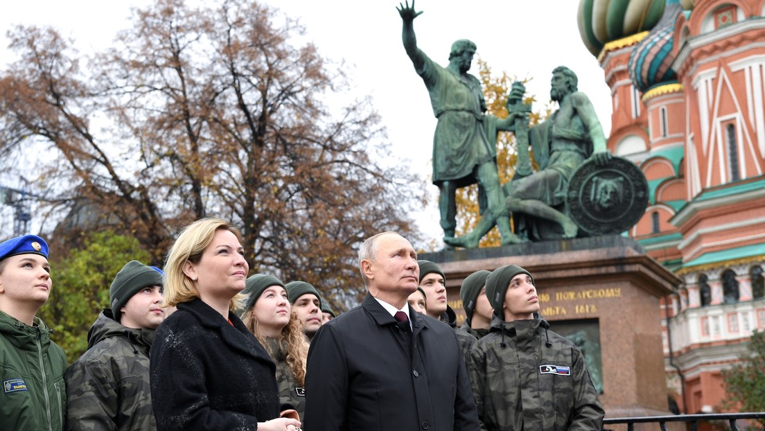 VIDEO: Las nuevas campanas de una torre del Kremlin tocan el himno de Rusia