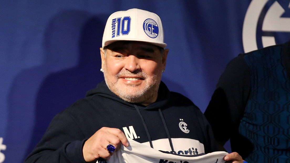 Maradona tiene "muchas ganas de irse" de la clínica donde fue operado con éxito, pero quedará internado un día más