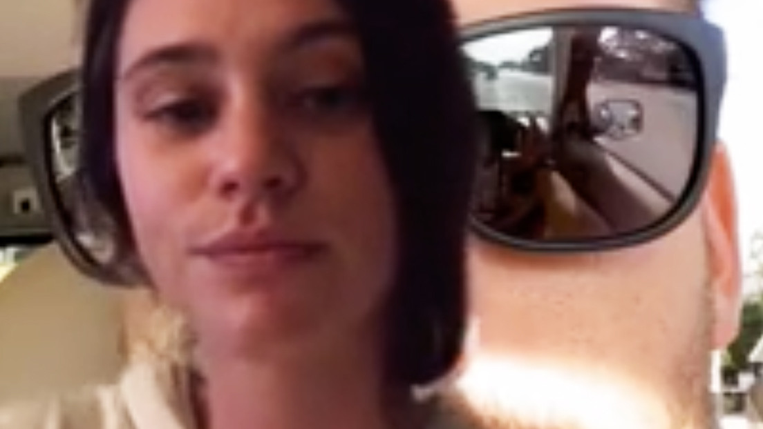 VIDEO: Una joven descubre una infidelidad de su novio gracias a un pequeño detalle en un selfi