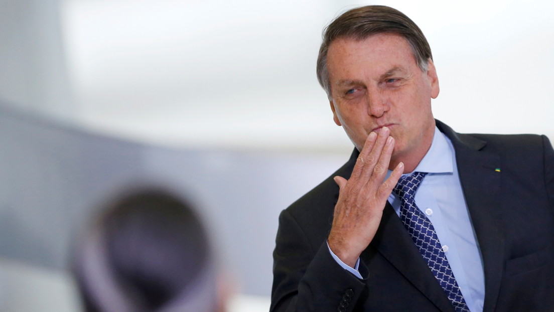 "Una más que Jair Bolsonaro gana": El presidente de Brasil celebra la suspensión de los ensayos de la vacuna china en su país