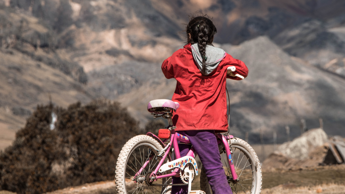 Cómo la donación de bicicletas ayudó a combatir la deserción y el bajo  rendimiento escolar en la Sierra peruana - RT