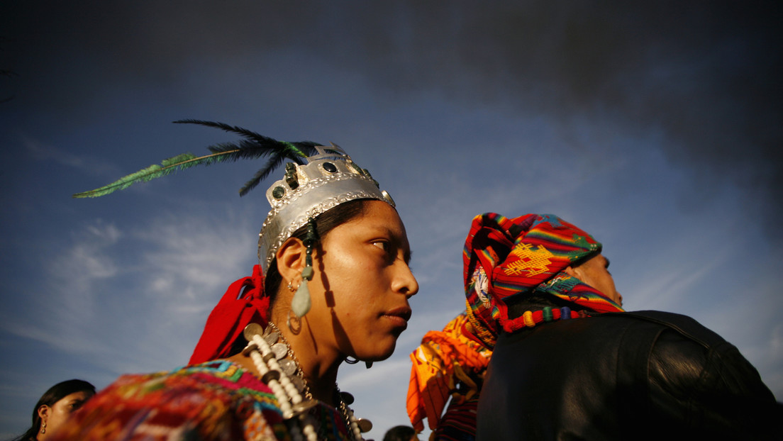 "Nuestro cuerpo es considerado como de sirvienta": La escritora maya Aura Cumes desvela el origen colonial del machismo en los pueblos indígenas