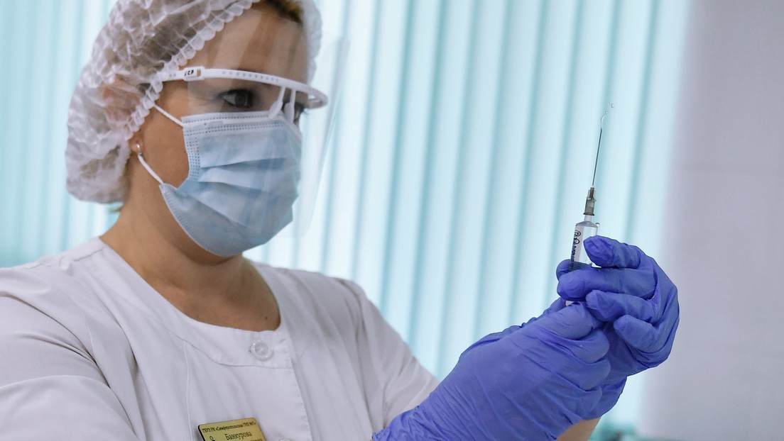 Rusia comenzará la vacunación masiva contra el coronavirus "en los próximos meses"