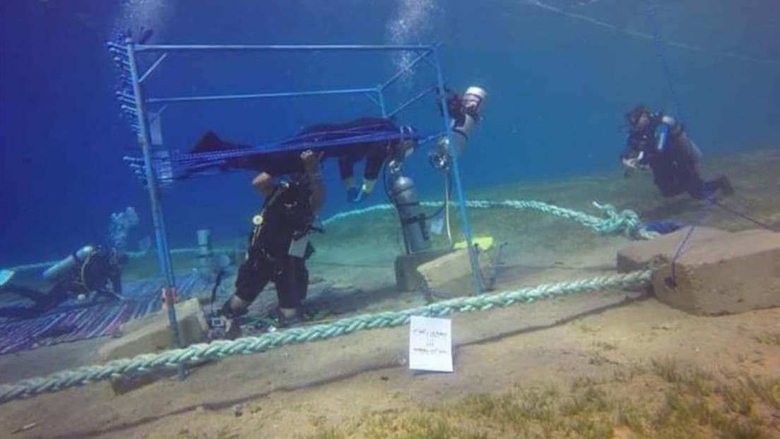 Un buceador bate el récord mundial de inmersión tras pasar más de 145 horas bajo las aguas del mar Rojo